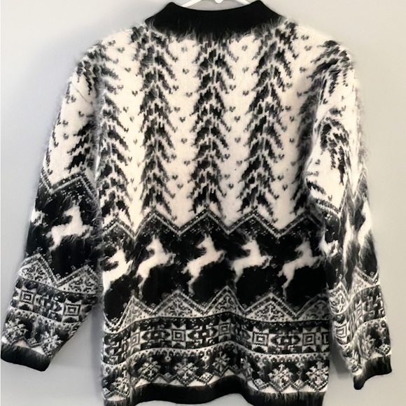 Gorgeous Rafaella Winter Sweater - Picture 2 of 8